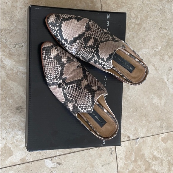 Steve Madden - Picture 3 of 3